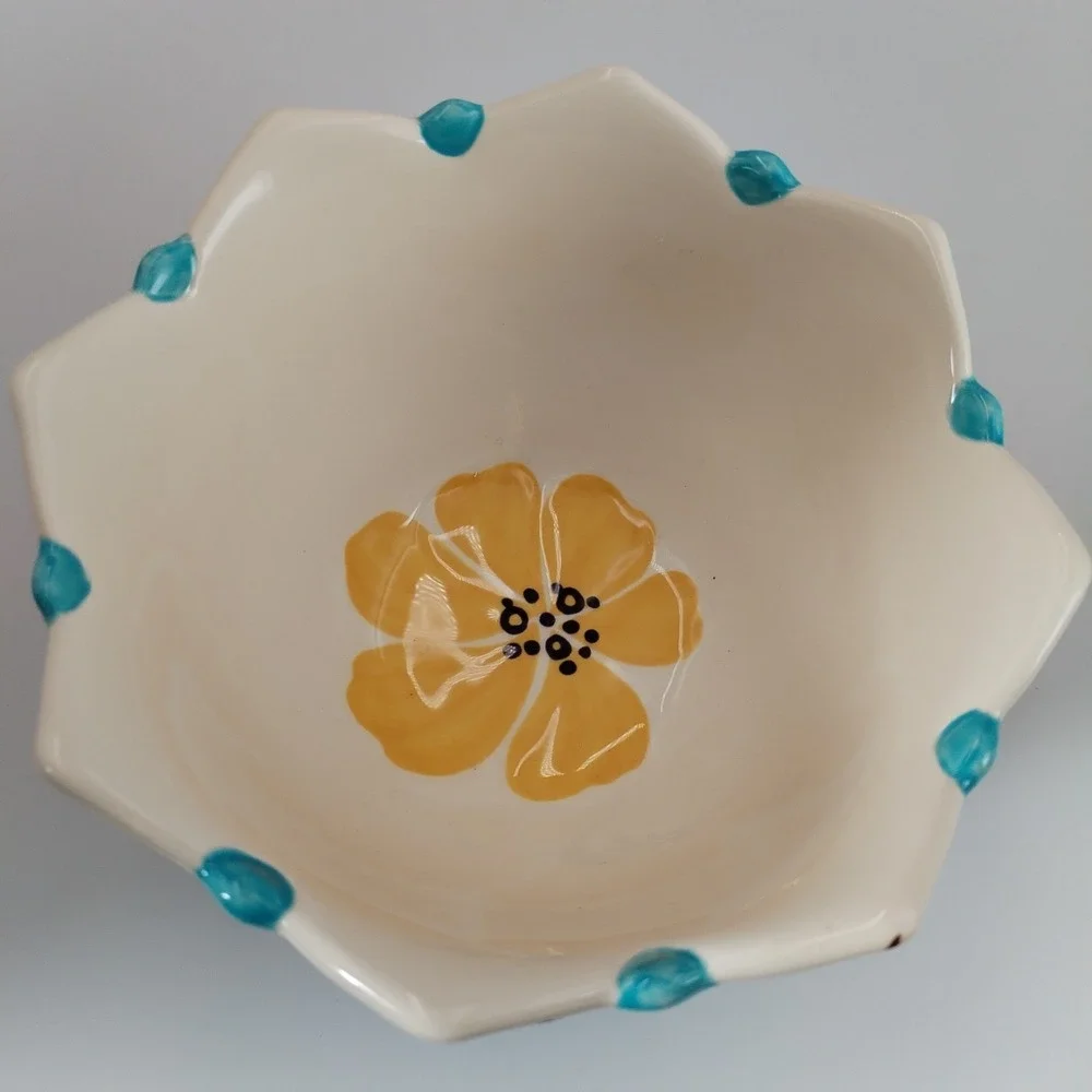 Vida by Eva Mendes for España JARDINE‎ Handcrafted Scalloped Floral Bowl 4.75